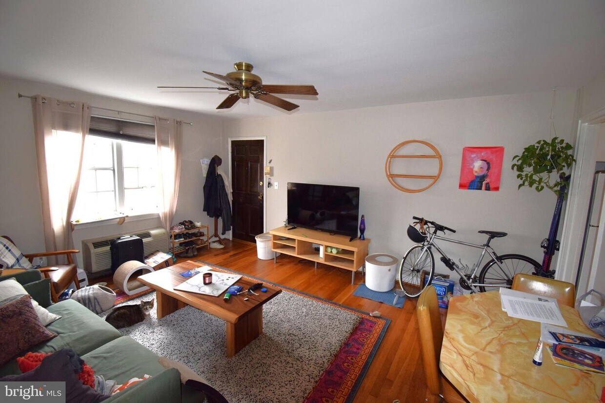 Primary Photo - 115 E Glebe Rd