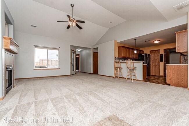 Building Photo - 3 br, 2.5 bath House - 1125 Coyote Dr