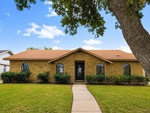 Building Photo - 2417 Norway Dr