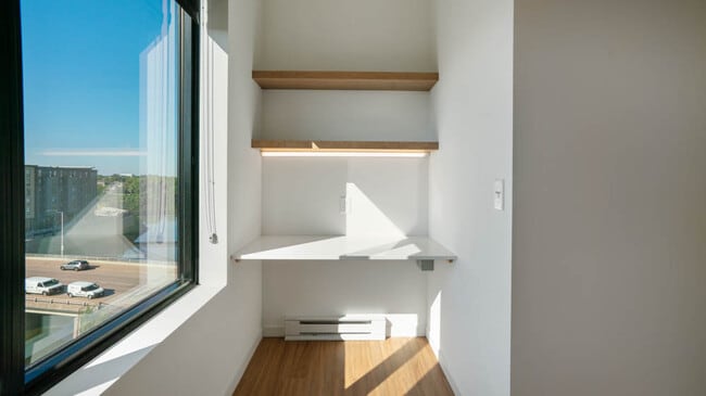 Unit 513 Built In Desk - Andante