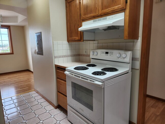 Building Photo - 1119 N Forest St #303
