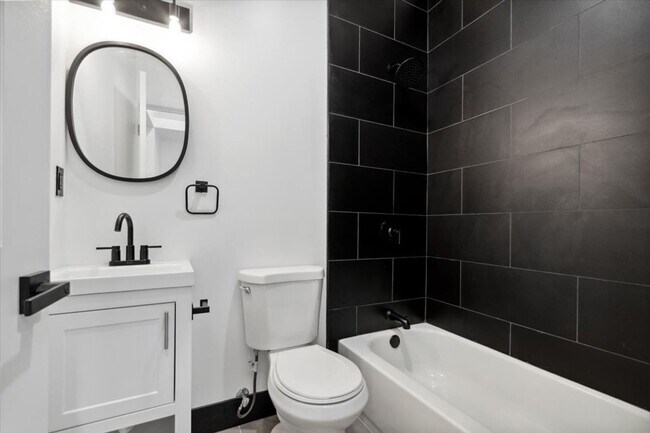 Building Photo - Modern Renovated 1 bedroom 1 bathroom apartment