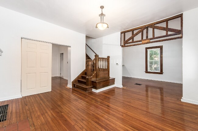 Foto del edificio - 2469 Indiana Ave