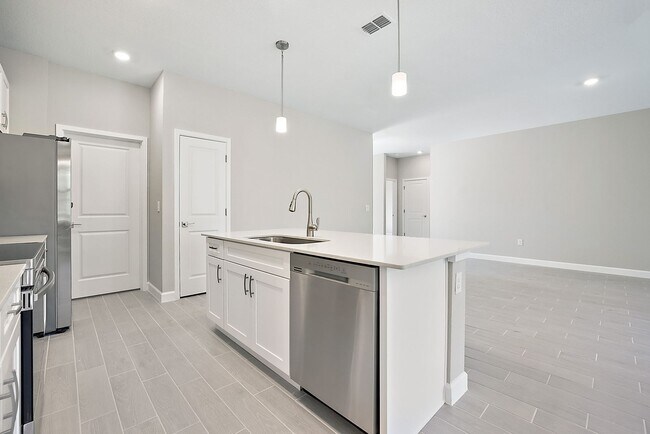 Foto del edificio - Modern New Home for Rent with Bonus Room in North Port