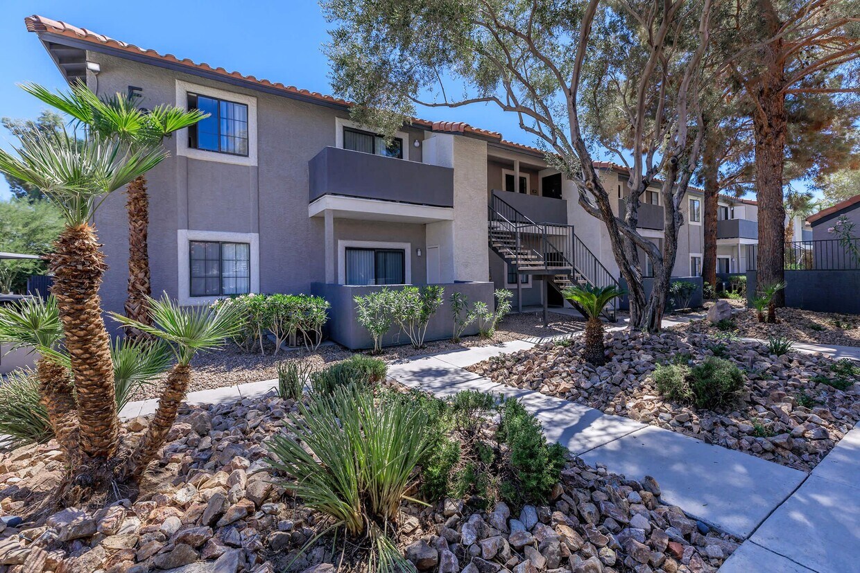 ✨ ¡Encantador Hogar de Un Piso con Diseño Abierto y Patio Privado en Las  Vegas! ✨, 💲 $524,900 | MLS #2736612 | 🏡 3 Recámaras | 2 Baños | 2,073  SqFt | ¡Luminoso y Espacioso!, Descubre esta hermosa casa ..., image size:1240x827