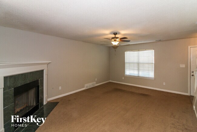 Foto del edificio - 7680 Bramble Ln