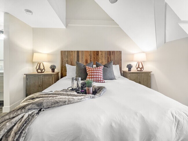 Building Photo - 1385 Lowell Ave