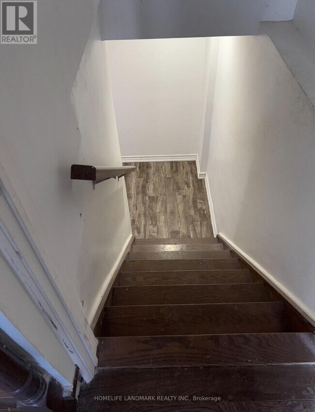 Photo du bâtiment - 8 Ronaldshay Ave