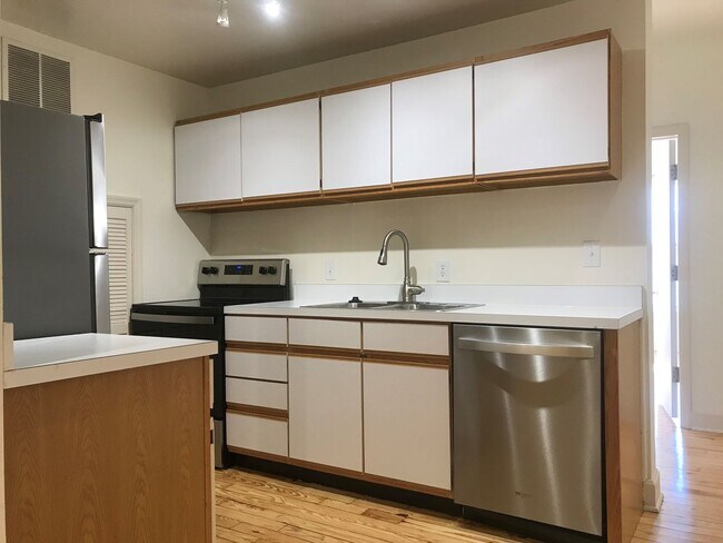 Foto del interior - 692 N High St