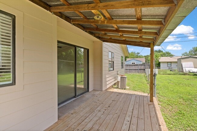 Building Photo - 609 Aspen Ln