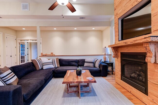 Foto del edificio - 376 Grandview Dr