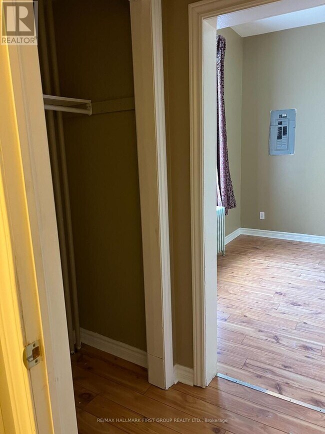 Photo du bâtiment - 730 Simcoe St S