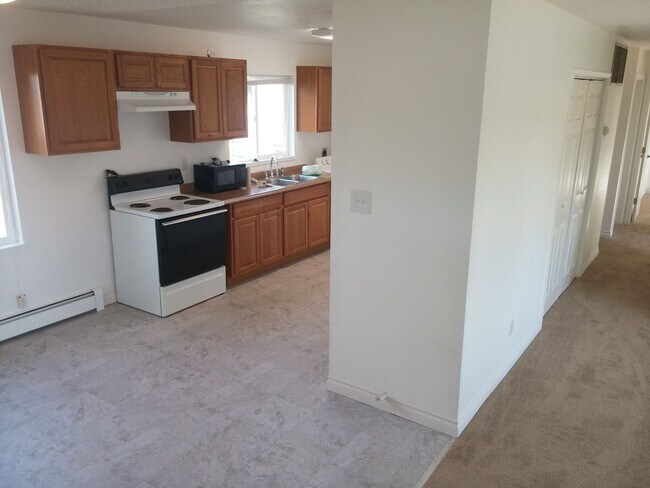 Building Photo - 830 Cedar St