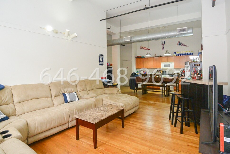 Primary Photo - 515 4th St