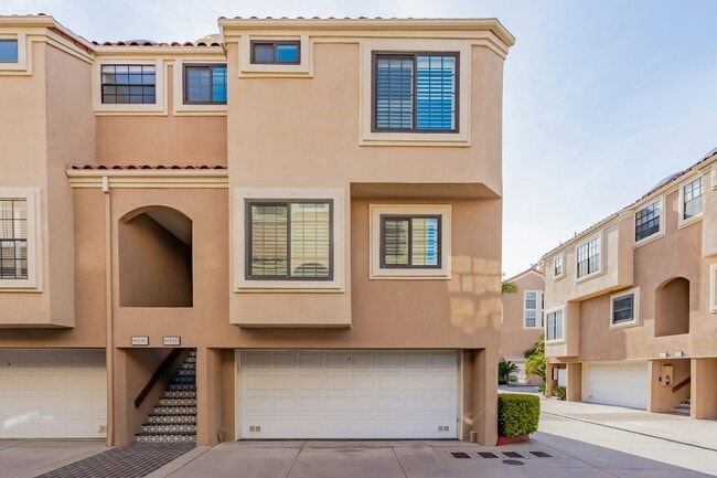 Building Photo - 815 W 15th St