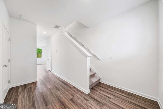 Building Photo - 100 Saginaw Ct