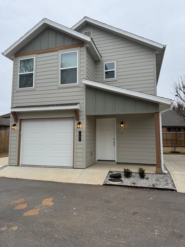 Foto principal - New 2 Bedroom In Centerton!