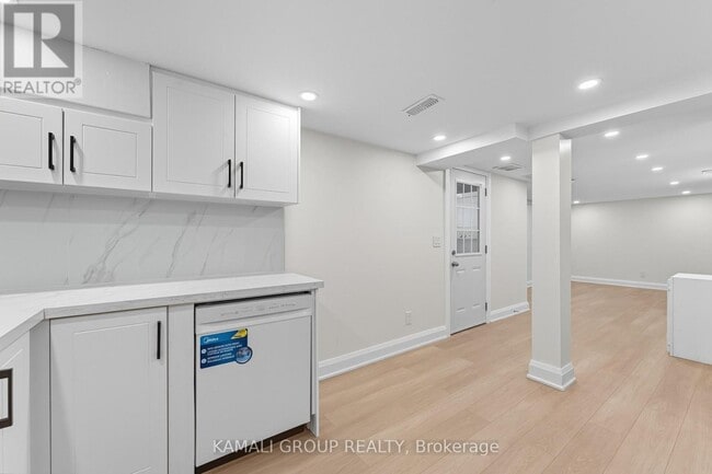 Building Photo - 76 Admiral Rd