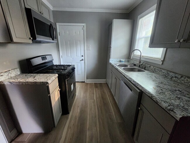 Building Photo - 2067 Blakewood Pl