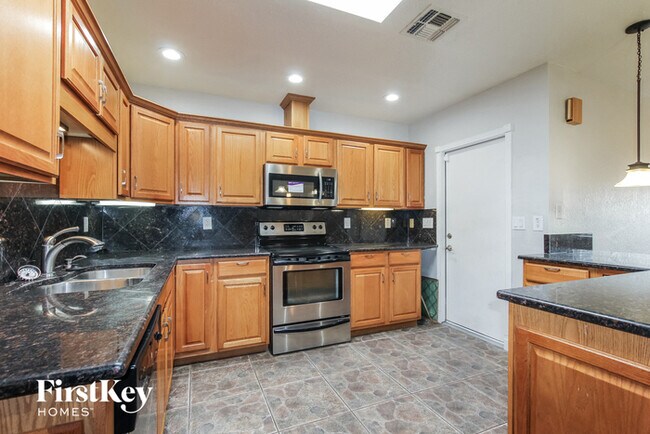 Building Photo - 1108 W Muriel Dr