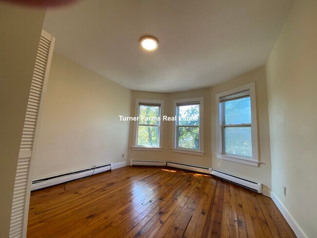 Building Photo - 65 Pleasant St