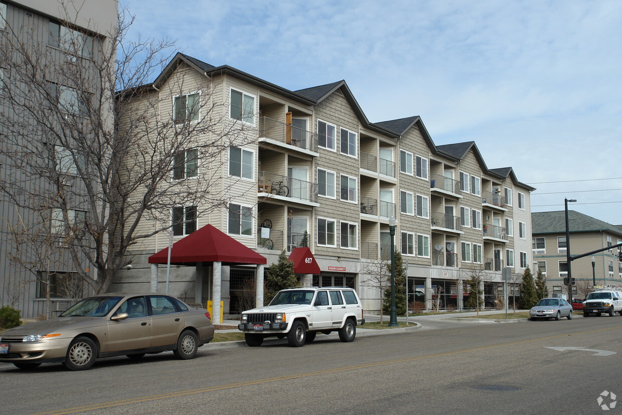 Shoreline Plaza Apartments - Boise, ID | Apartments.com