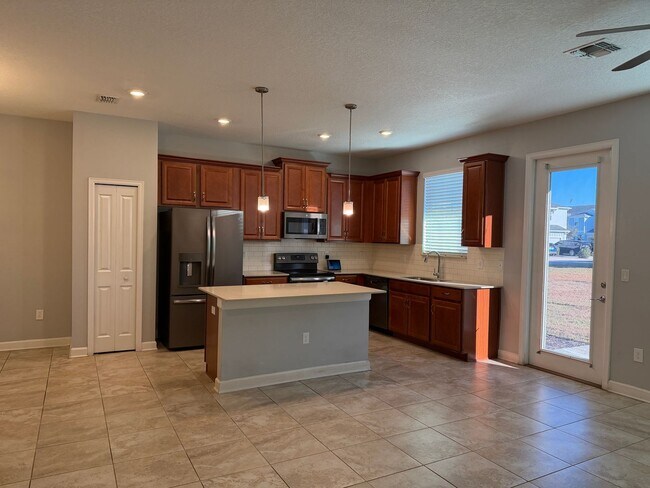 Foto del edificio - 4 Bed 3.5 Bath townhouse for rent in storey lake