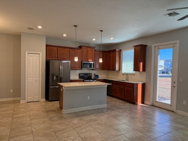 Photo - 4 Bed 3.5 Bath townhouse for rent in storey lake