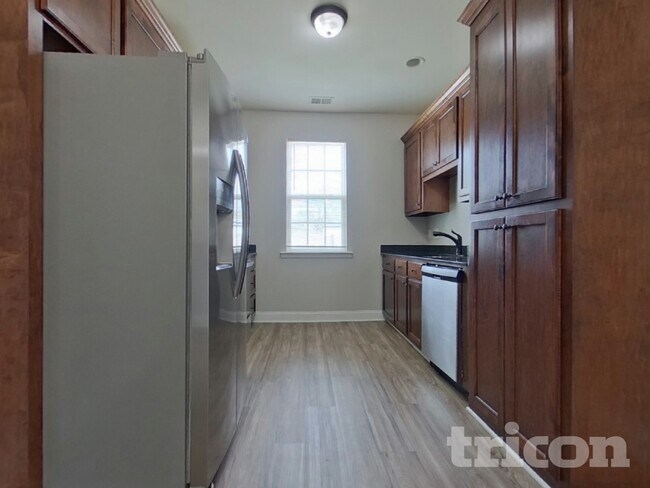 Building Photo - 11 Sedge Ct