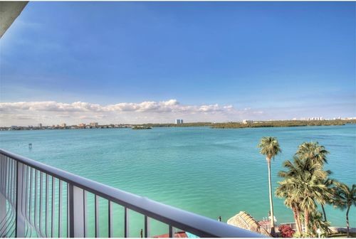 Primary Photo - 10350 W Bay Harbor Dr