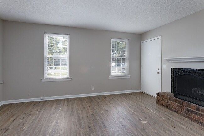 Building Photo - 241 Colt Dr B