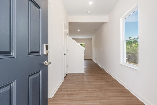 Building Photo - 2787 Horsham Dr