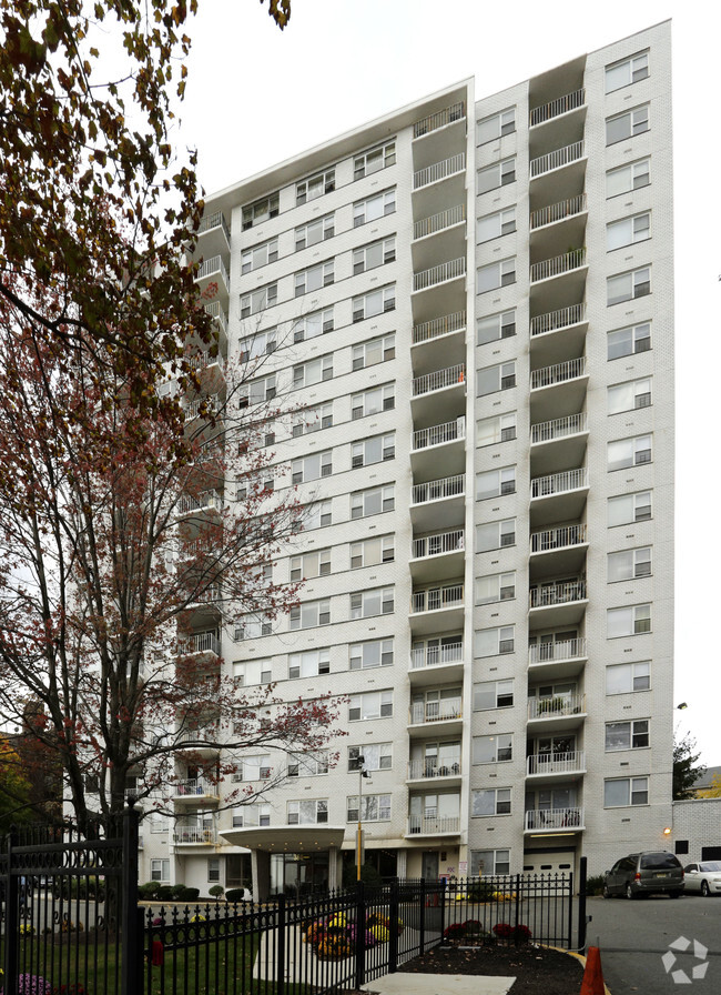 Building Photo - Addison Towers