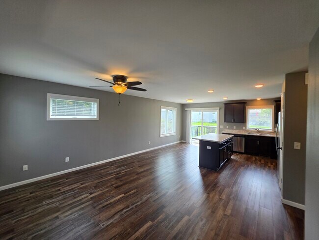 Foto del edificio - 2721 Kellogg Ave