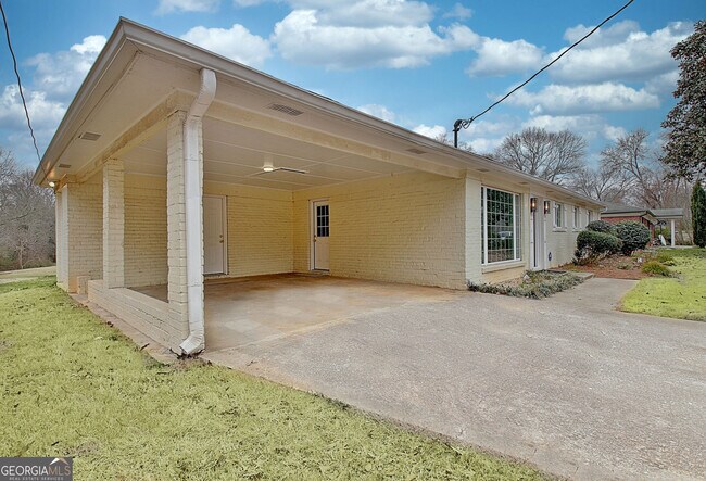 Building Photo - 183 Pine St NE