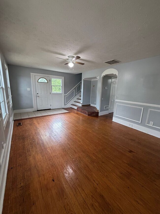 Foto del edificio - Beautiful 3 bed 2.5 Br Townhome Coming Soon