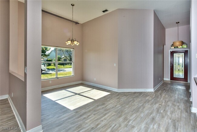Foto del edificio - 691 Melville Ct