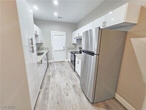 Building Photo - 1111 Sixshooter Ave Building Photo - 1111 Sixshooter Ave