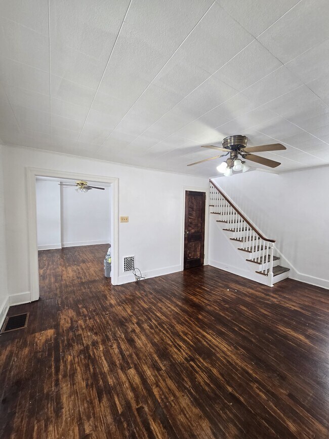 Building Photo - 2532 Glen Terrace