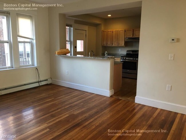 Building Photo - 4 br, 2 bath Apartment - 11 Quint Ave 6