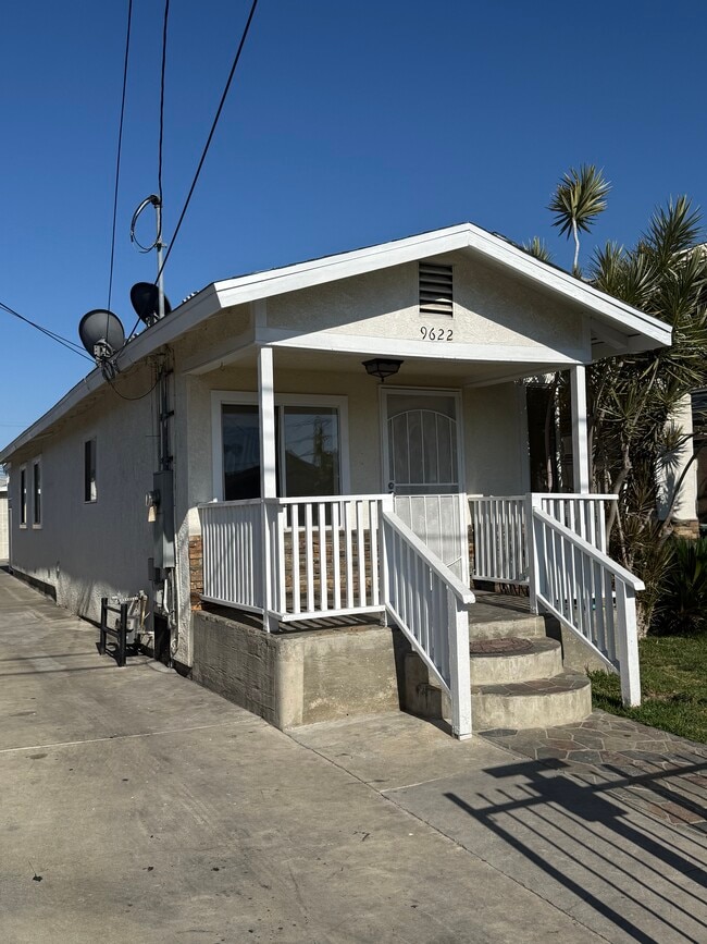 Building Photo - 9622 Evers Ave
