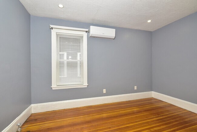 Foto del edificio - 48 Monadnock St