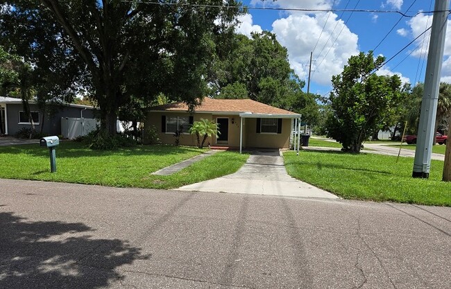 Building Photo - 803 N Gomez Ave