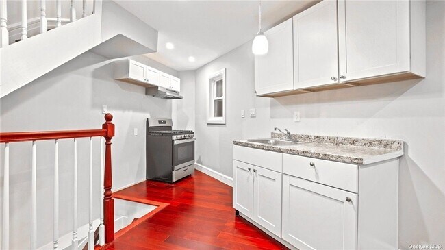 Foto del edificio - 218-6 119th Ave