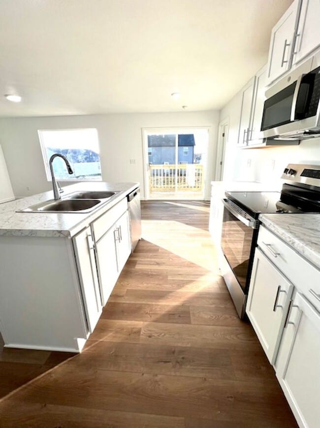 Building Photo - 478 Lennox; Willard - NEW Home - HOA - Community Pool - 4Bed 2Bath 3Car Garage