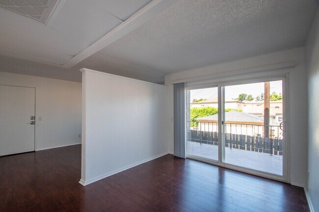 Foto del edificio - 13800 Sherman Way