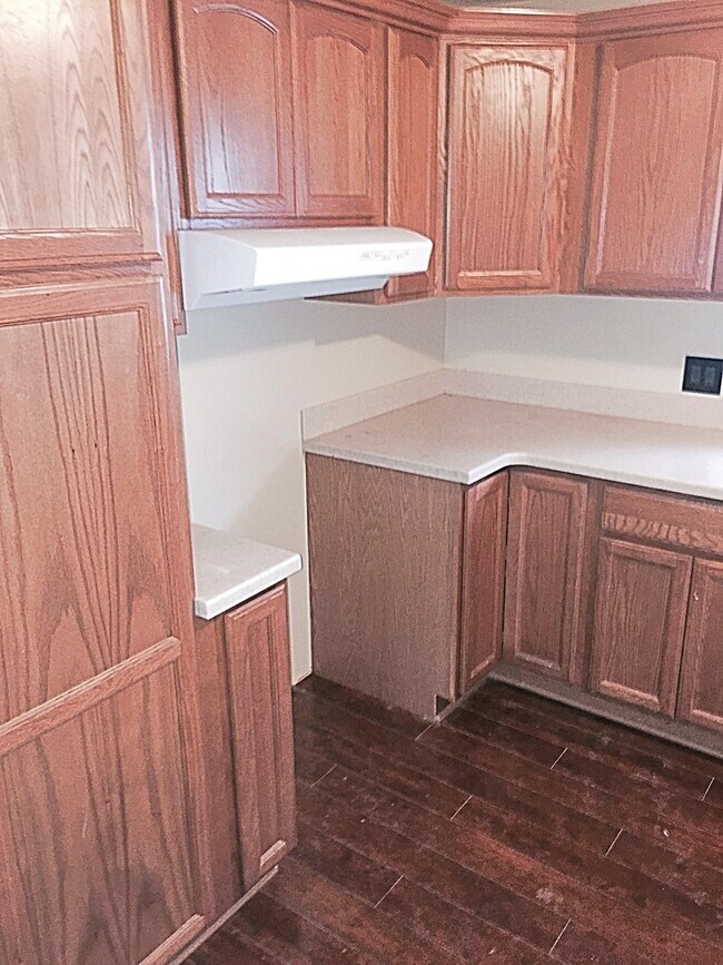 Foto del edificio - 2 bedroom/ 1 bathroom ranch with porch on ...