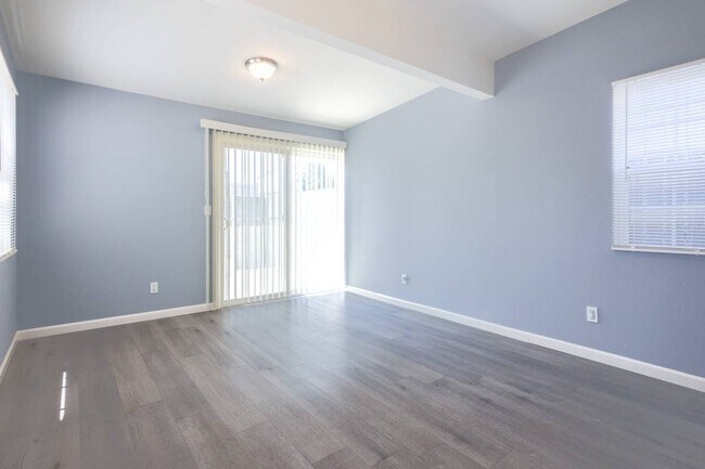 Building Photo - 312 E 92nd St