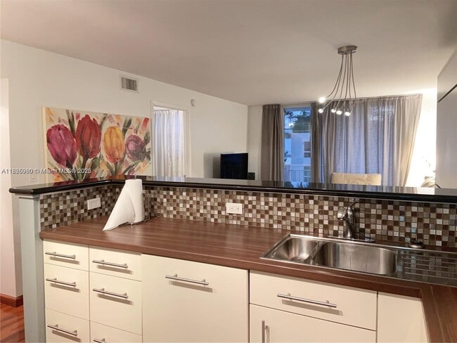 Building Photo - 345 Ocean Dr