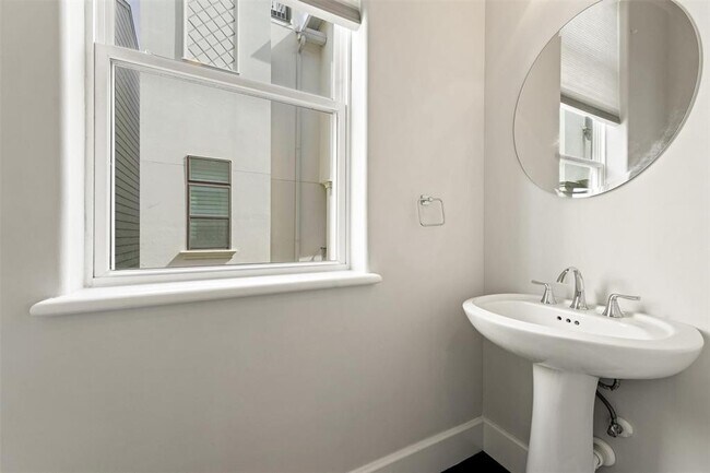 Foto del edificio - 5648 Larkin St